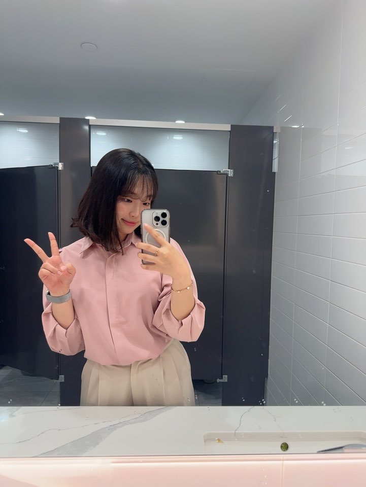 김민주 멘토, 출근 준비 중 거울 셀카